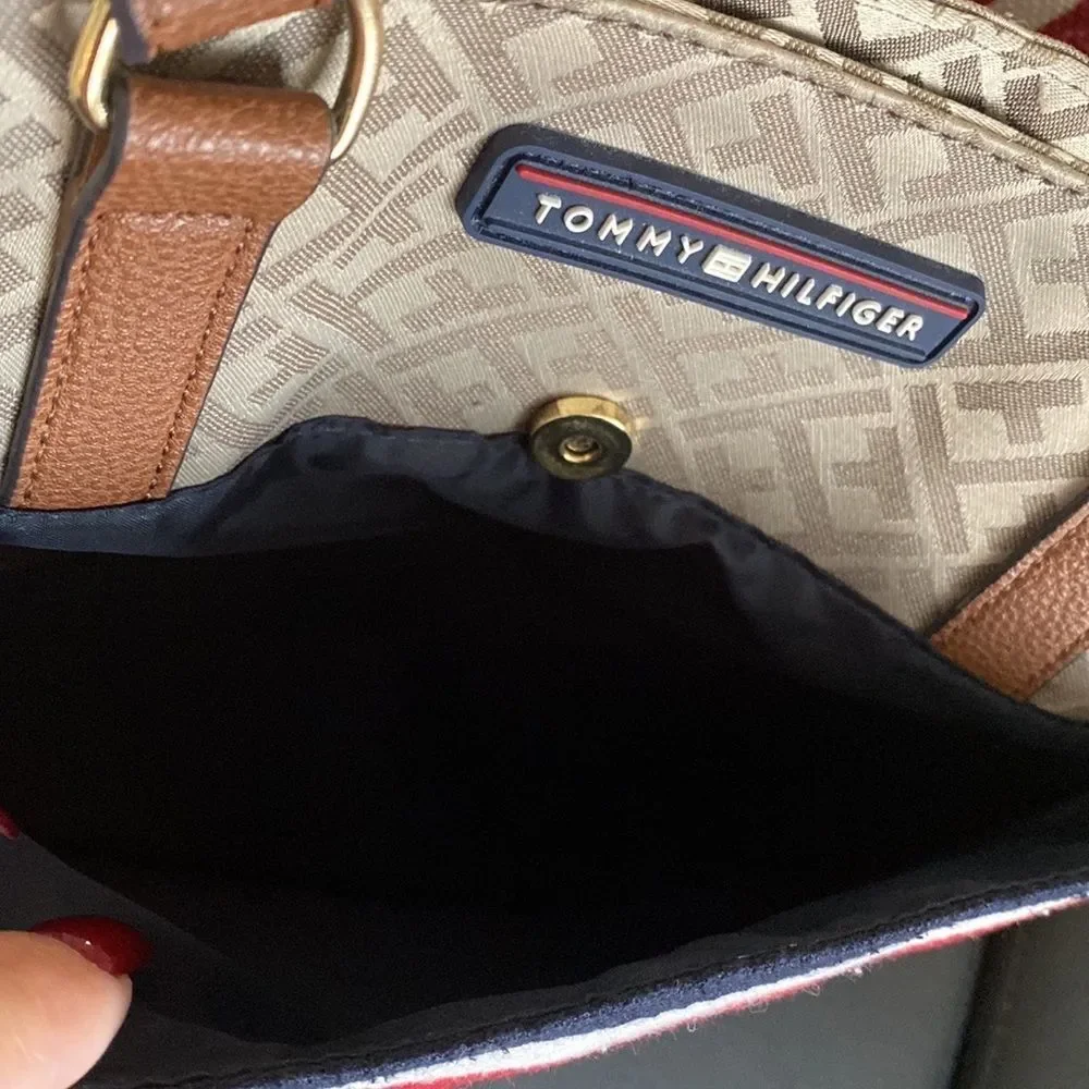 TOMMY HILFIGER brown logo monogram tote. - Picture 3 of 12